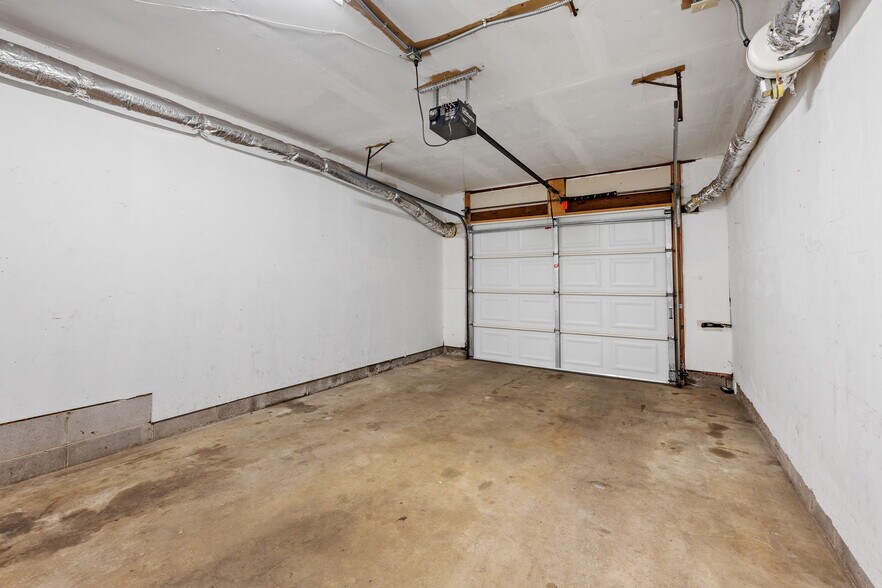 Building Photo - Beach South at the Lake