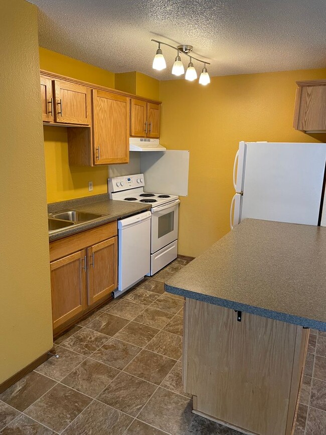 Building Photo - FIRST MONTH FREE RENT WITH SIGNED 12 MONTH LEASE
