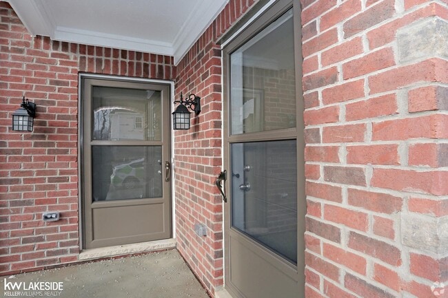 Building Photo - 54195 Baypoint Dr