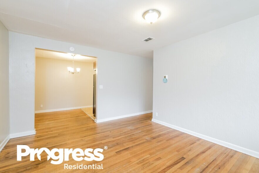 Building Photo - 7244 Rhode Island Dr E