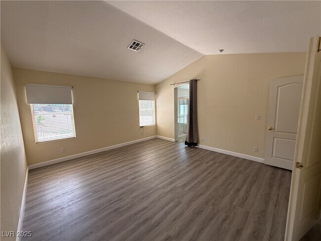 Building Photo - 2113 Desert Pines St