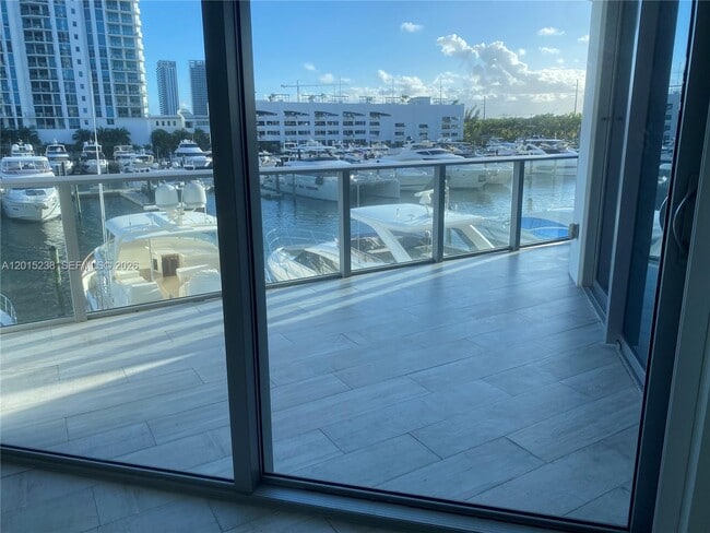 Building Photo - 17301 Biscayne Blvd