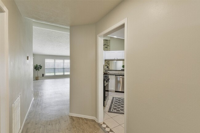 Building Photo - 7211 Fuchsia Ln