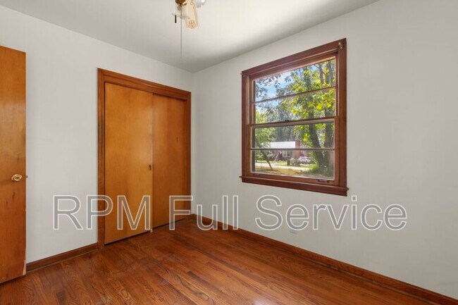 Building Photo - 570 Carol Dr