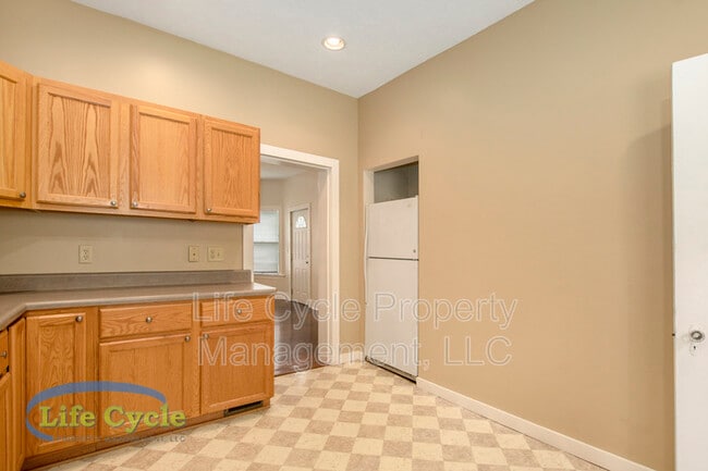 Building Photo - 250 Henry Ave SE