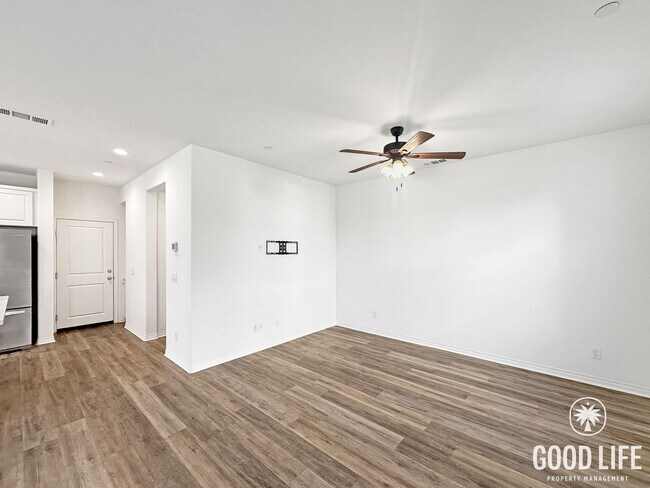 Building Photo - Beautiful 3B/2.5BA Townhouse in Imperial Beach with Loft, Private Patio & 2-Car Garage