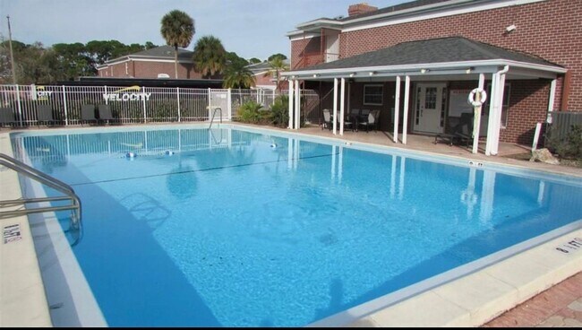 Building Photo - Furnished first floor Brand new renovated apartment