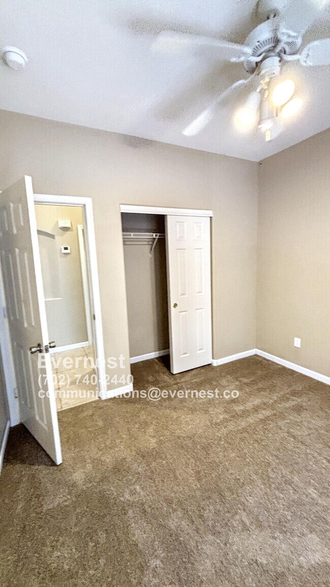 Building Photo - Lovely 3-Bedroom Home with Fireplace and M...