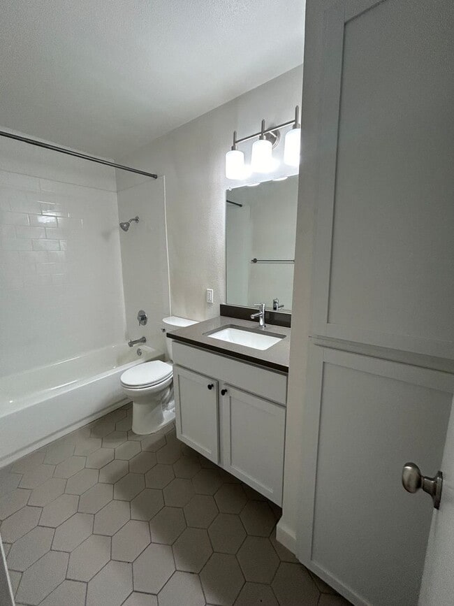 Interior Photo - Kensington Court