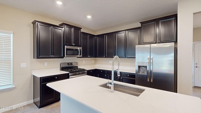 Building Photo - 3965 Cloverdale Ct