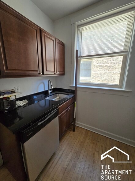 Building Photo - 5131 N Damen Ave