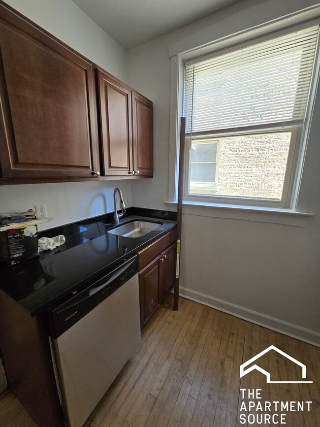 Building Photo - 5133 N Damen Ave