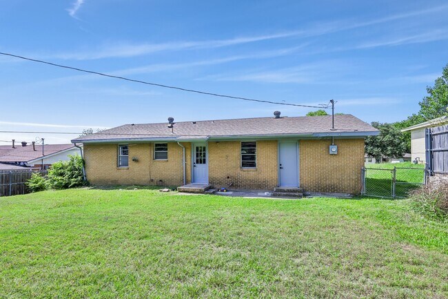 Building Photo - 7940 Chaparral Dr