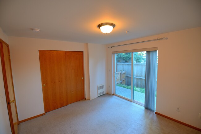 Building Photo - 14538-14512 12th Ave NE