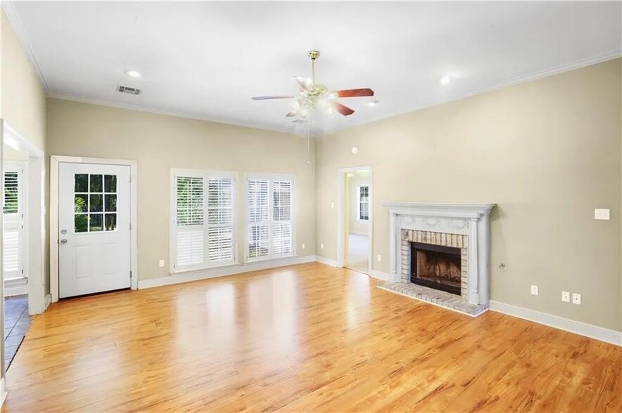 Building Photo - 122 Woodcrest Dr