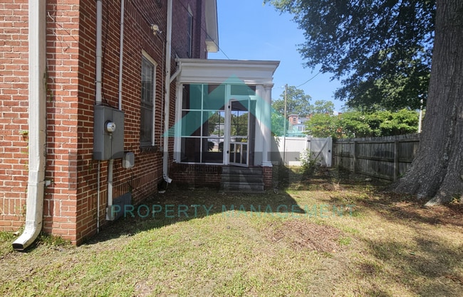 Building Photo - 521 Park Pl