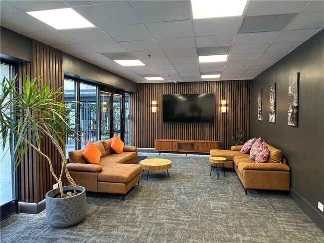 Building Photo - 620 Peachtree St NE