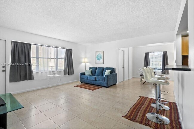 Building Photo - 401 Golden Isles Dr