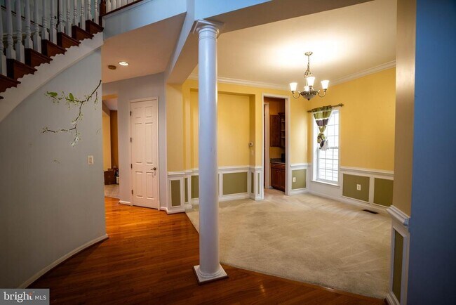 Building Photo - 9571 Linnett Hill Dr