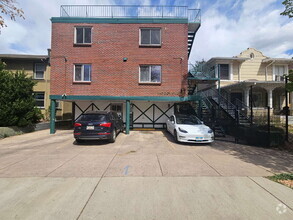 Building Photo - Top Floor Studio with Panoramic City and M...