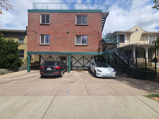 Primary Photo - Top Floor Studio with Panoramic City and M...