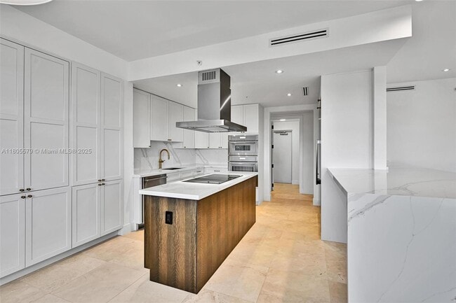 Building Photo - 13637 Deering Bay Dr