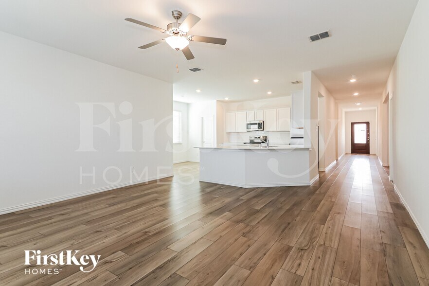 Building Photo - 206 Autumn Sage Ln