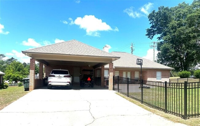 Building Photo - Available December!