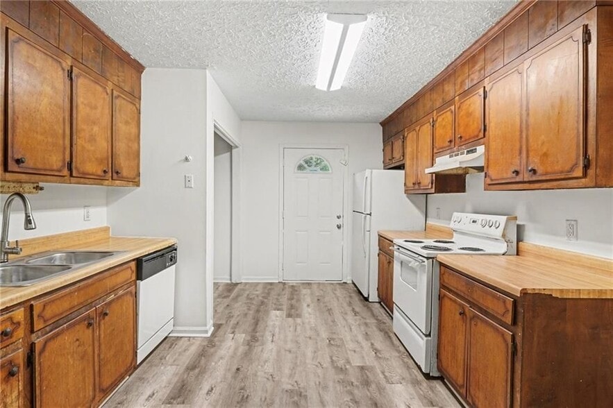 Building Photo - 165 Plum Orchard Rd