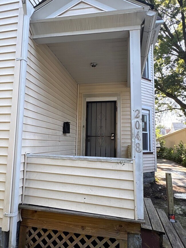 Building Photo - 2048 W 95th St