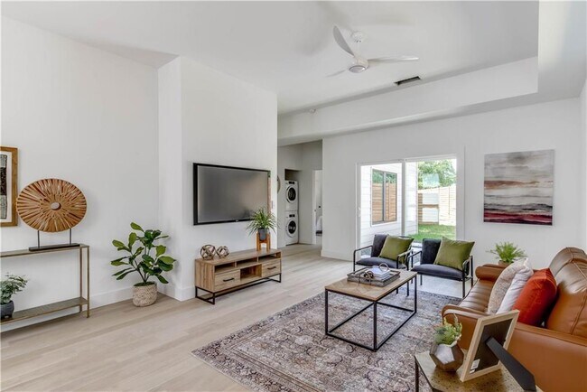 Building Photo - 4800 Vinson Dr