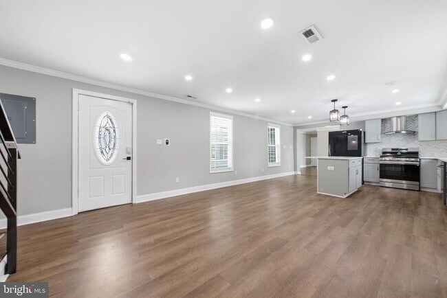 Building Photo - 3524 Meadowside Ave