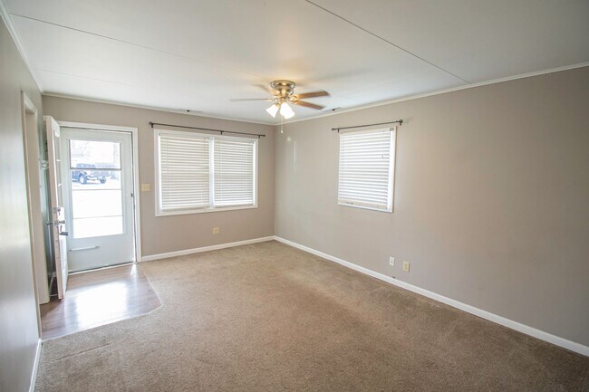 Building Photo - CENTRALLY LOCATED 2 BEDROOM HOME