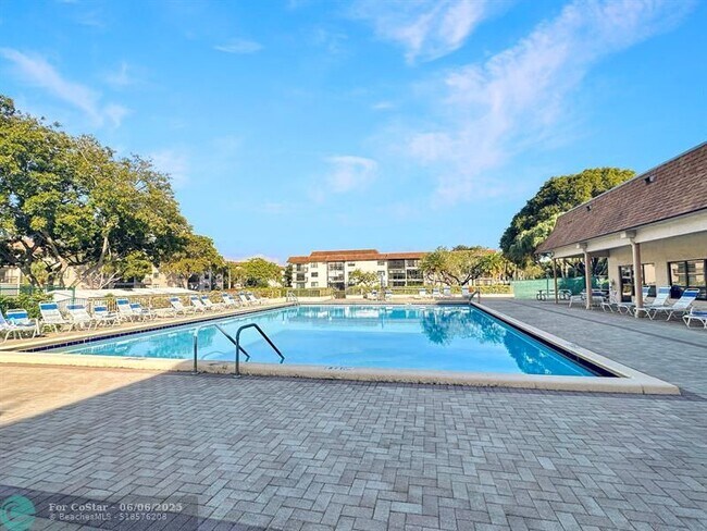 Building Photo - 6090 N Sabal Palm Blvd