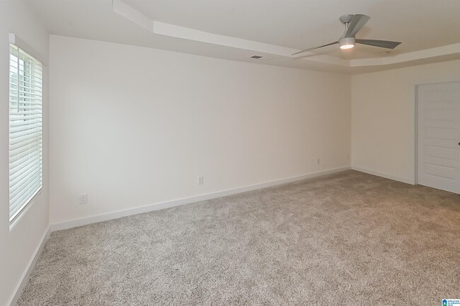 Building Photo - 553 The Heights Ln