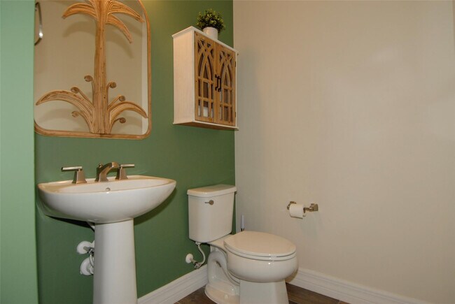 Building Photo - 4628 Pinehurst Trl E