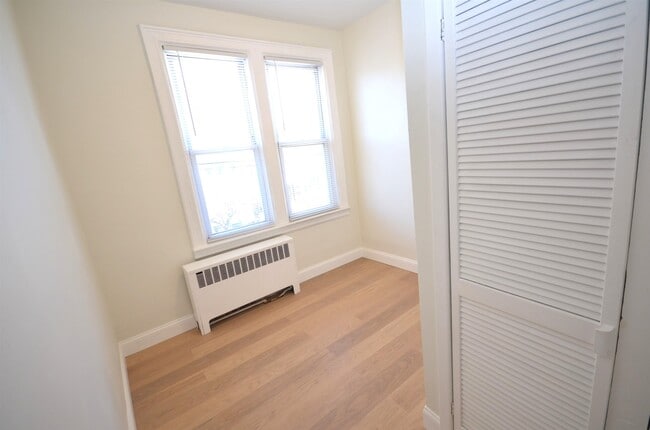 Building Photo - 376 Van Nostrand Ave