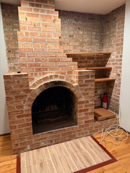 Building Photo - 617 W Surf St