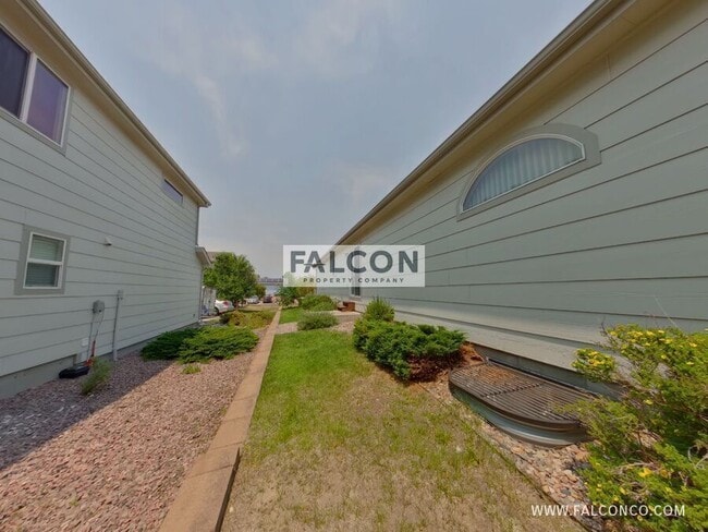 Building Photo - 12061 Merrill Heights