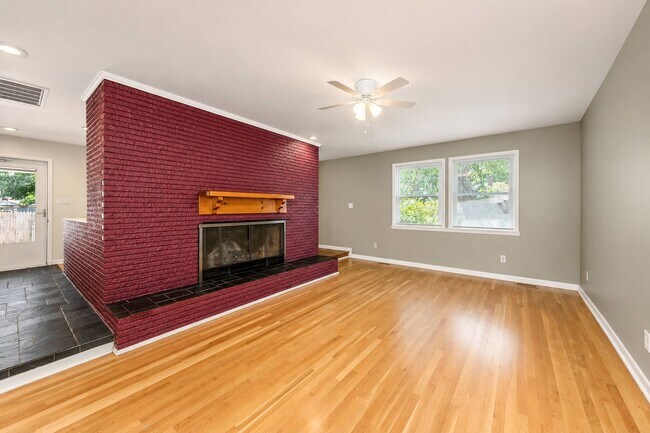 Building Photo - One level home in Beechwood