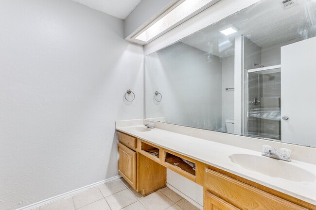 Building Photo - Easy Access to Highways with this 3BR in Arlington