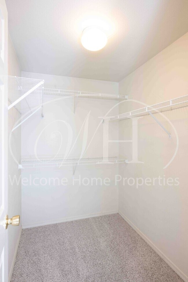 Building Photo - Newer 2 bed/2bath Home in Quiet Neighborhood