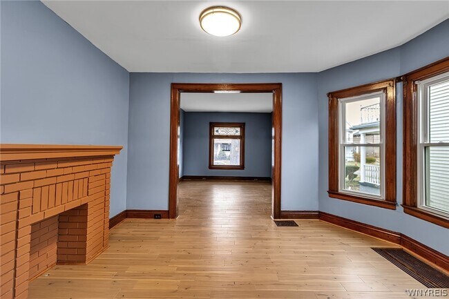Building Photo - 37 Alsace Ave