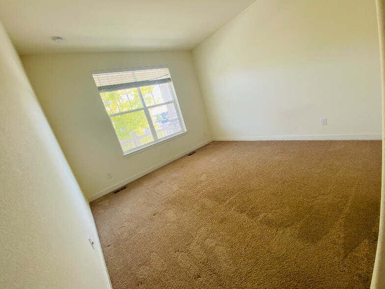 Building Photo - 16058 Azalea Ave