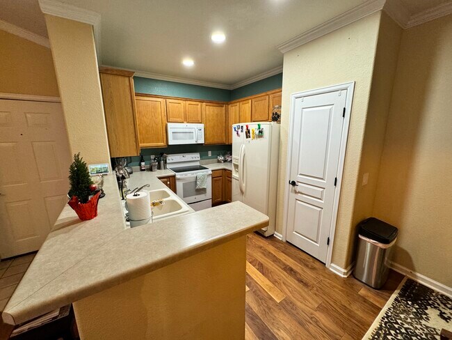 Building Photo - 8035 Lee Dr