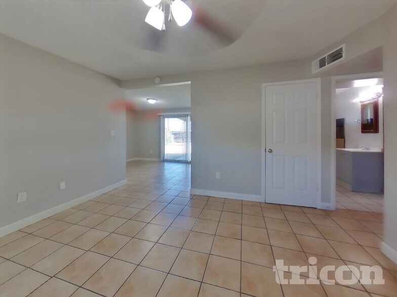 Building Photo - 2932 W Caribbean Ln