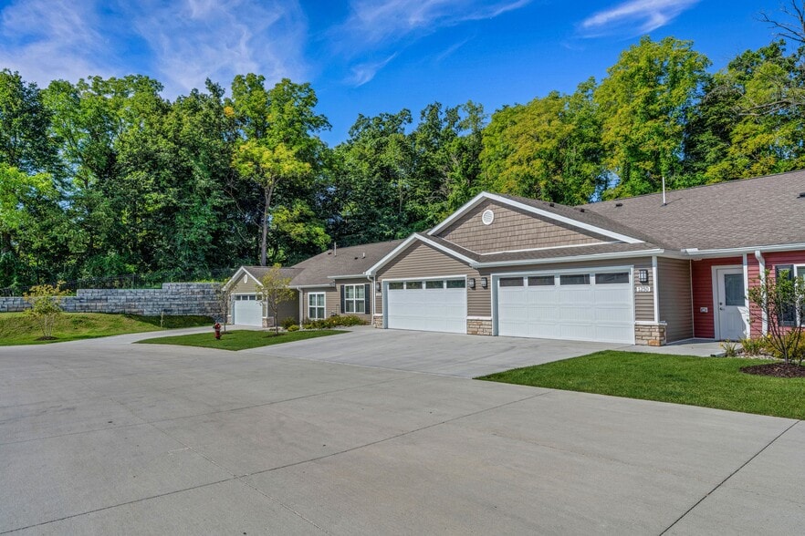 Building Photo - Redwood Rochester Hills