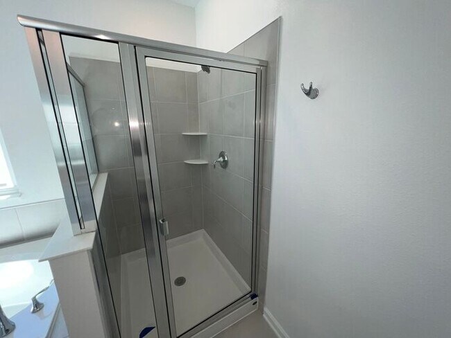 Building Photo - Nearly New 4 bedroom 2.5 bath St. Cloud ho...