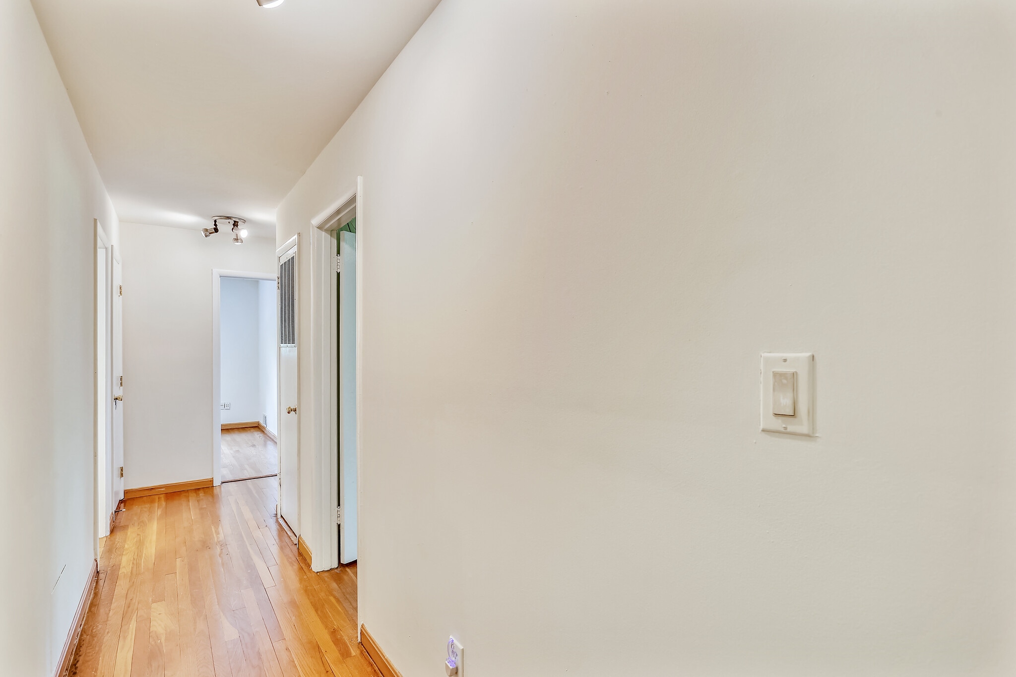 Hallway - 10412 Montrose Ave