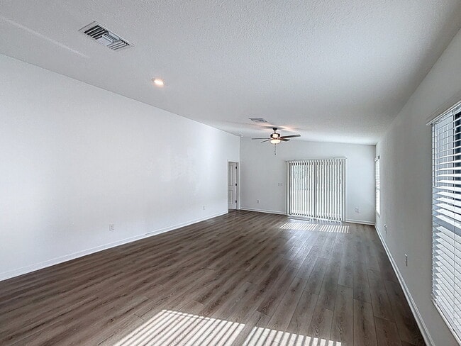 Building Photo - 1270 Ahoy Ave